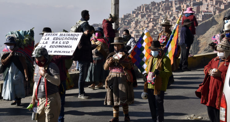 Marchan en La Paz contra presidenta interina