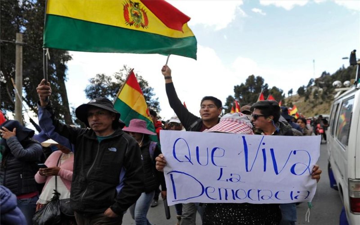 Partidarios de Evo Morales marchan en Bolivia y anuncian paro por prórroga en elecciones
