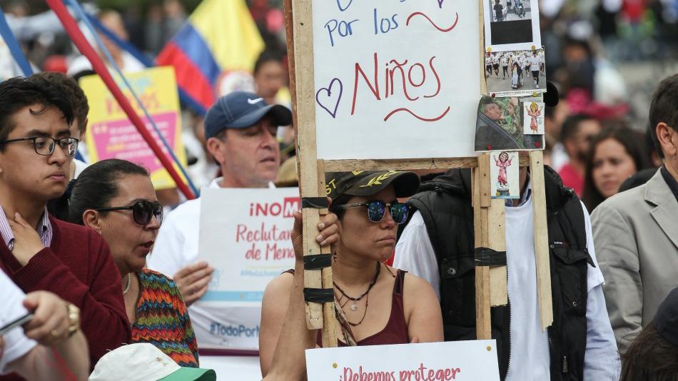 Colombia promulga ley contra violadores y asesinos de niños