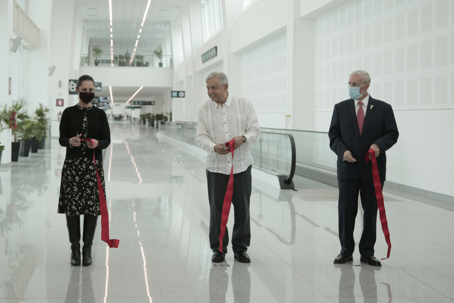 AMLO inaugura ampliación de Terminal 2 del AICM