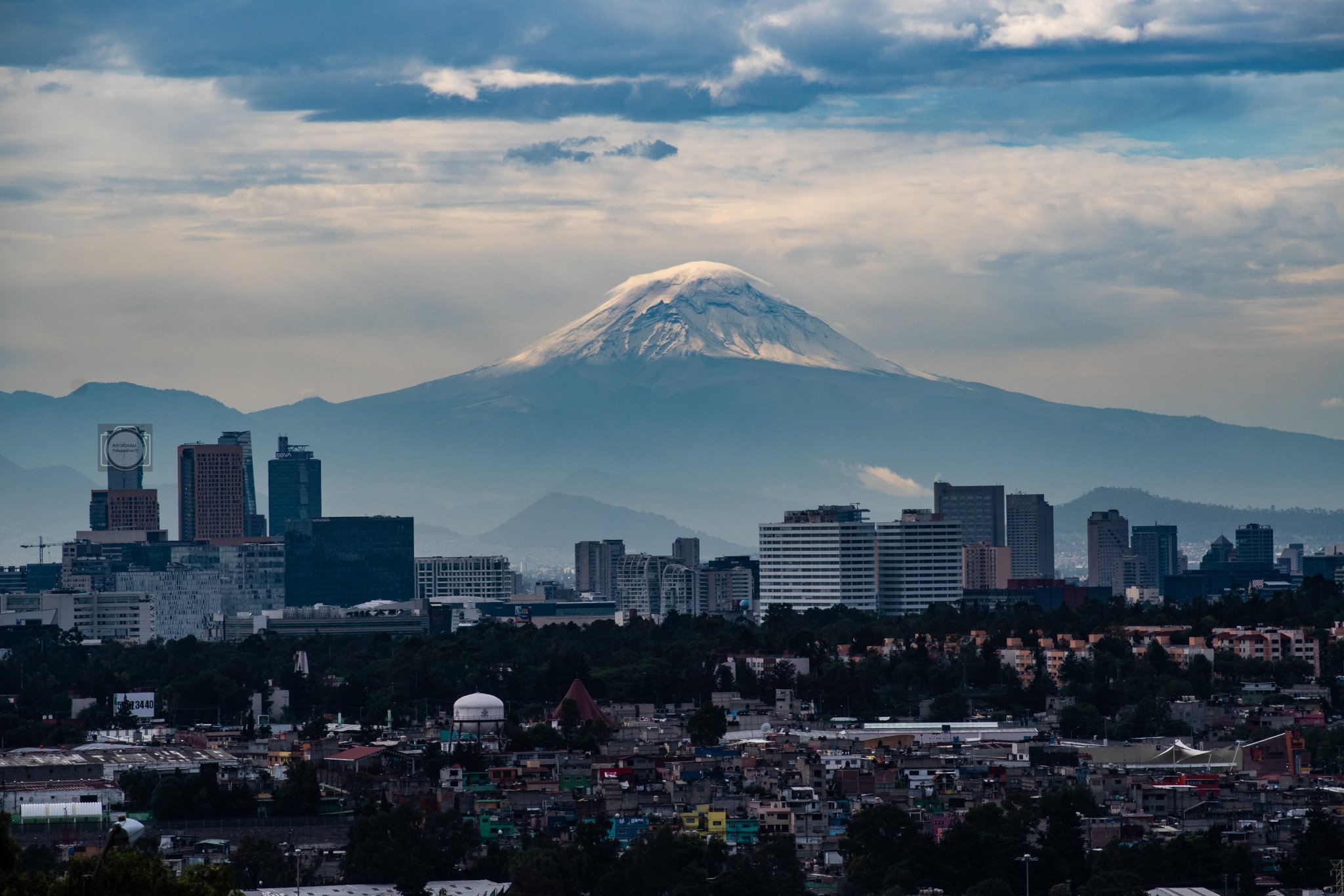 Volcán Popocatépetl amanece nevado en pleno verano