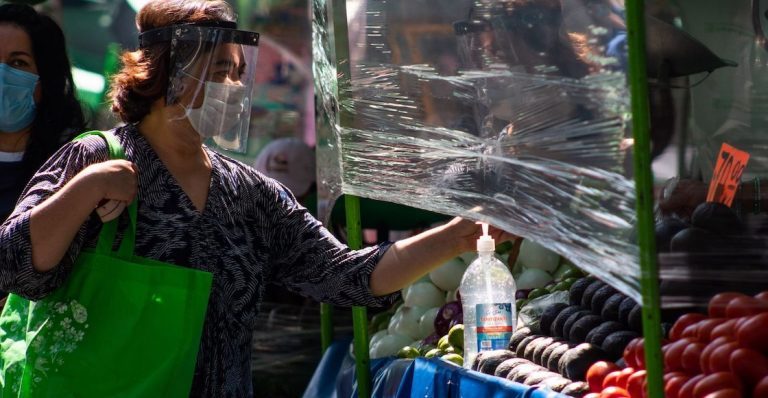 ¿Qué tianguis de la CDMX cerrarán por semáforo rojo en colonias?