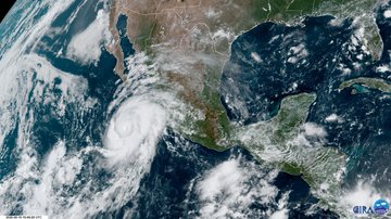 Habilitan refugios en Los Cabos ante acercamiento de huracán "Genevieve"