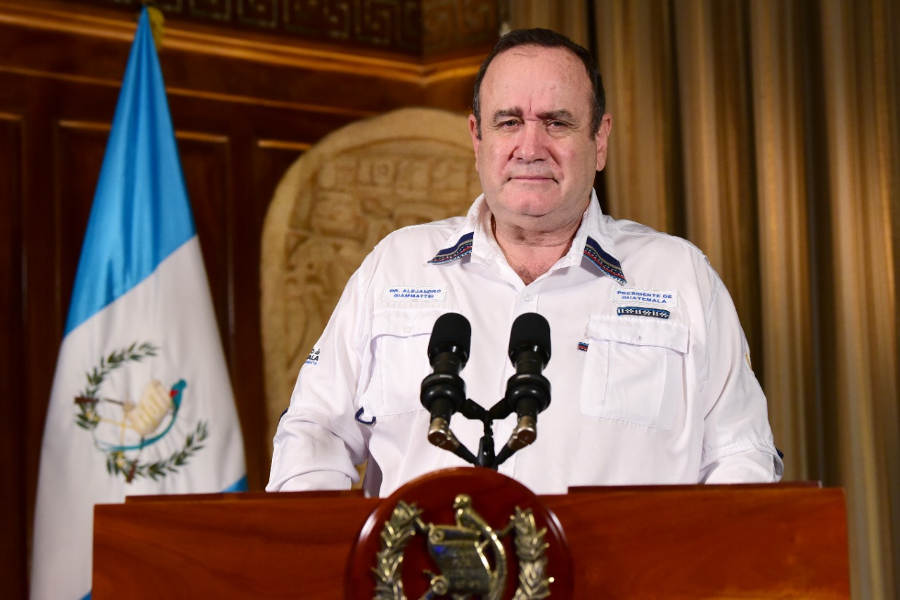 Presentan denuncia penal contra presidente de Guatemala