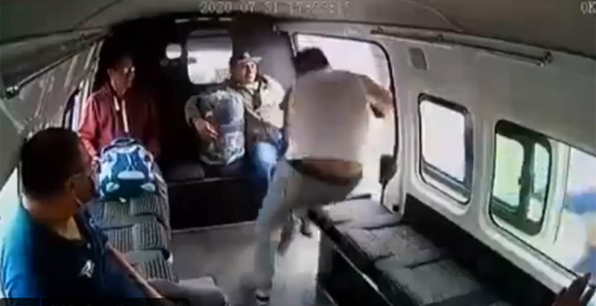 VÍDEO: Pasajeros atrapan y golpean a asaltante en la México-Pachuca