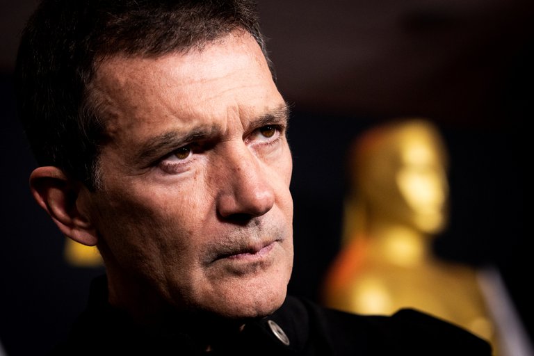 Antonio Banderas “celebra” su cumpleaños 60 con positivo a Covid-19