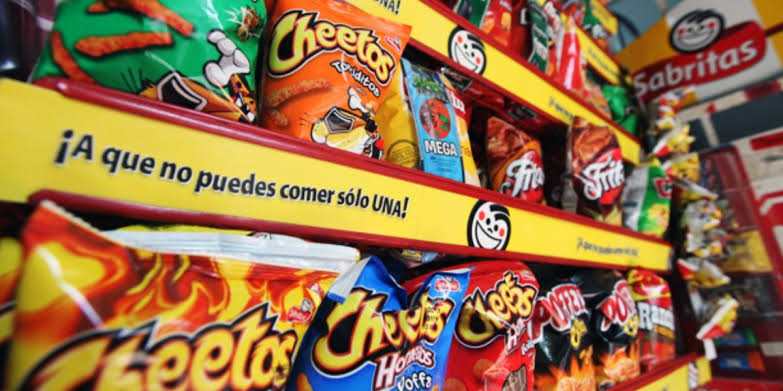 Oaxaca prohibe venta de comida chatarra y refrescos a menores