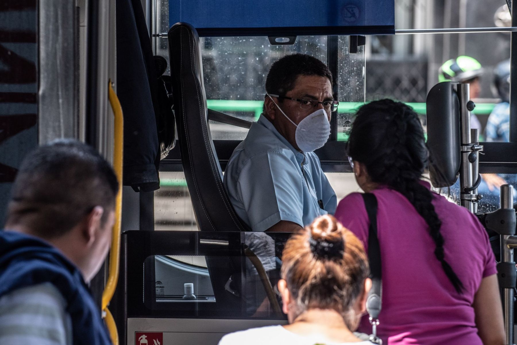 IMSS dará seguridad social a más de 15 mil chóferes de transporte público en la CDMX