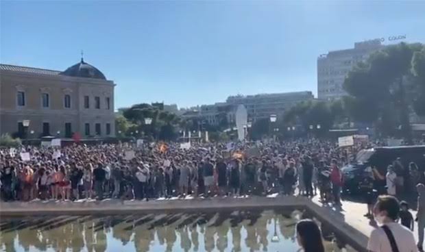 Cientos de personas se manifiestan en Madrid en contra del uso de cubrebocas