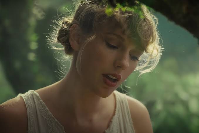 Taylor Swift rediseña su disco ‘Folklore’ tras ser acusada de plagio