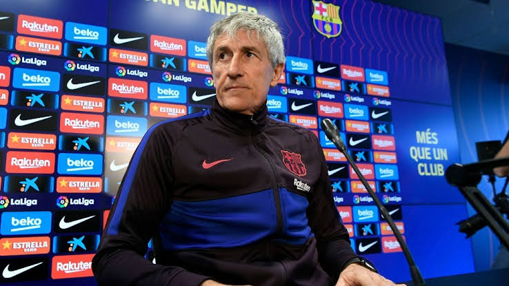 Barcelona destituye a Quique Setién como director técnico