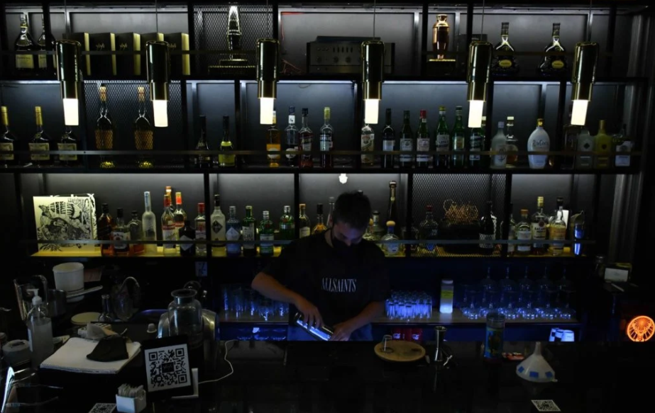 Dueños de bares de la CDMX piden adelantar su reapertura