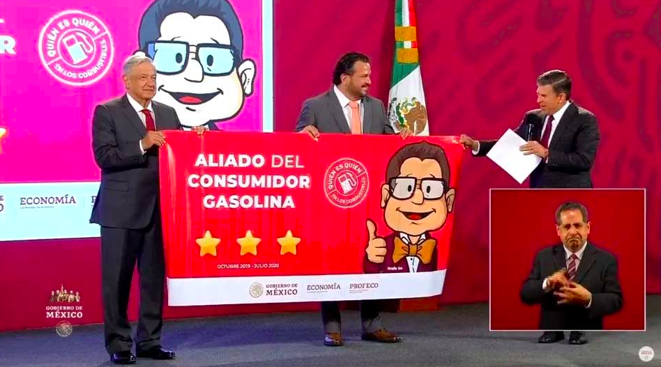 Ignacio Emilio Escobosa Serrano es reconocido por AMLO como aliado del consumidor