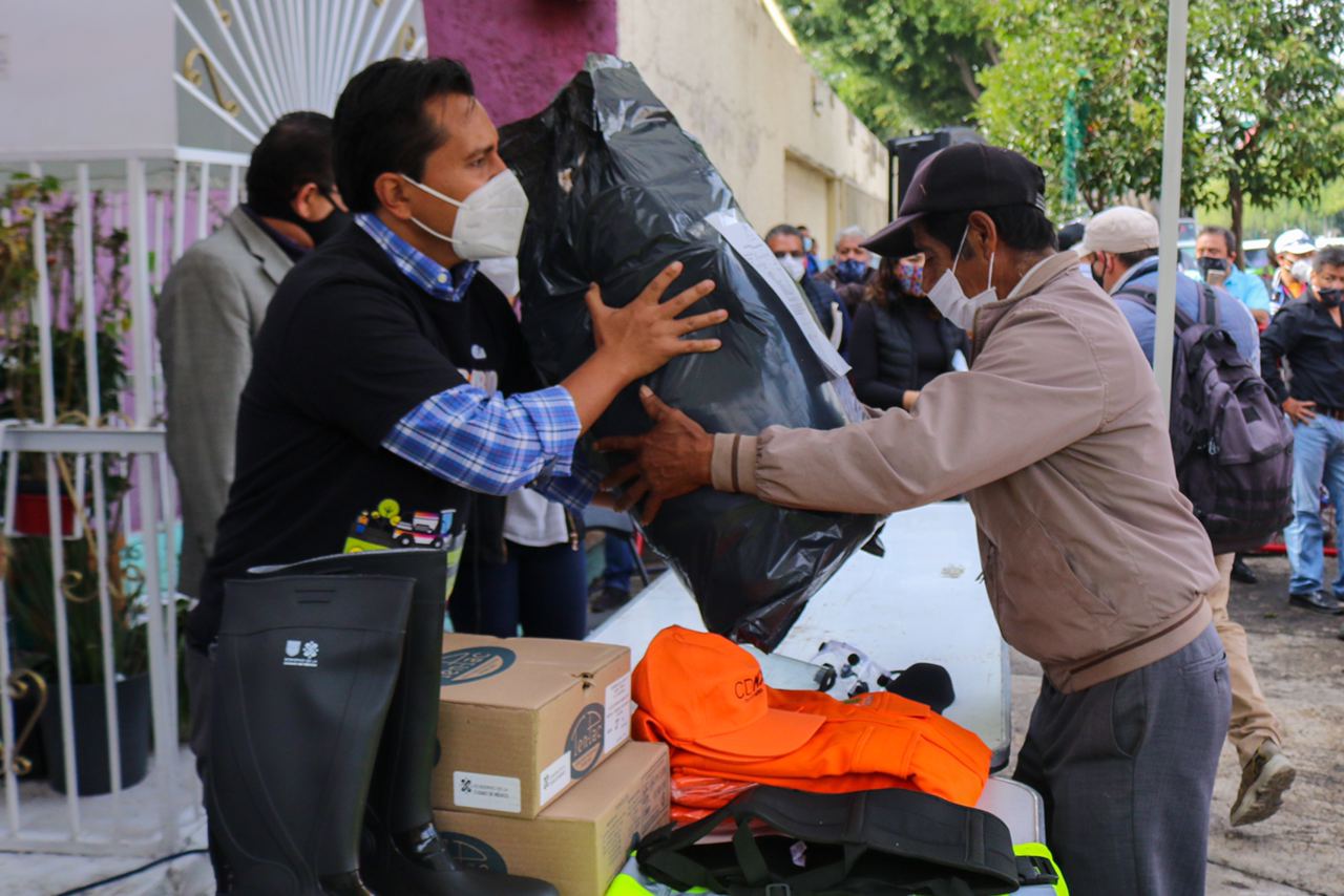 Entregan equipo de trabajo y protección a personal de Servicios Urbanos de Cuauhtémoc