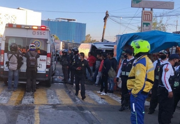 Balean a hombre que se opuso a un asalto afuera del Metro San Lázaro