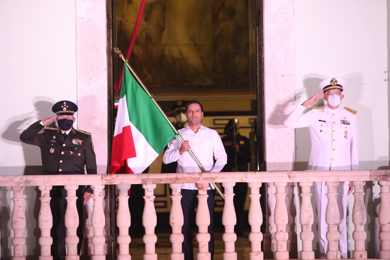 En Grito de Independencia, Mauricio Vila agradece al personal de Salud