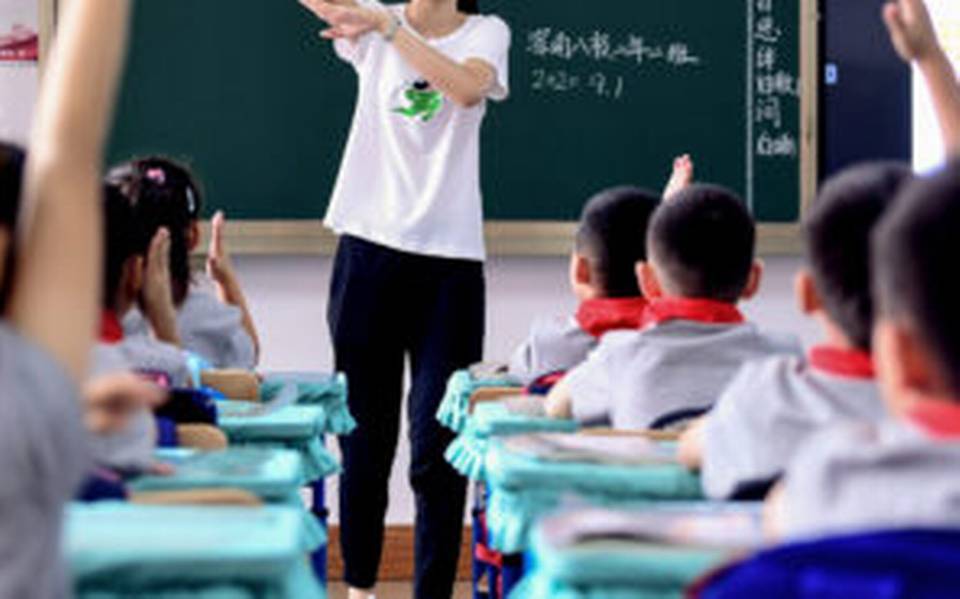 Condenan a muerte a maestra china por envenenar a 25 estudiantes