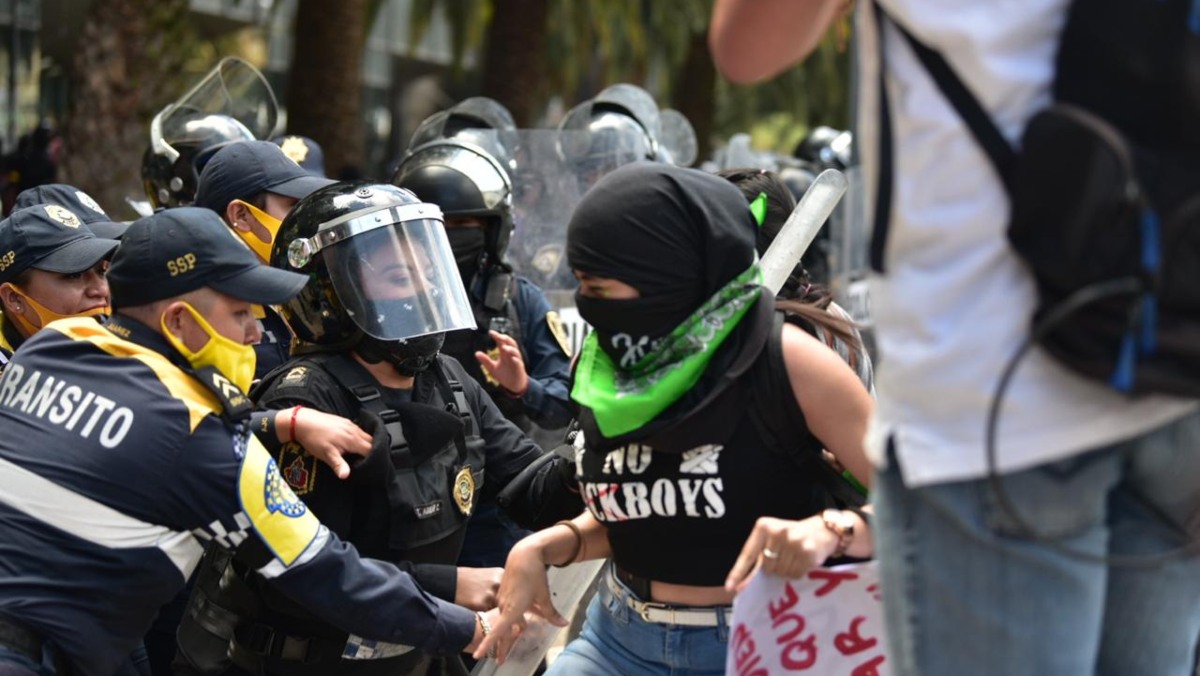 mujeres-protestando