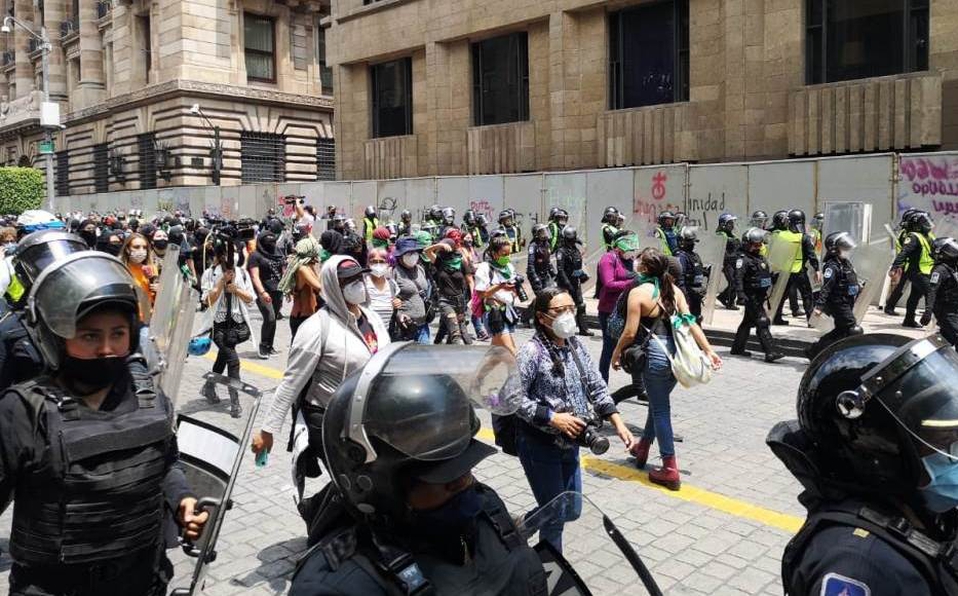 Congreso capitalino aprueba que policías porten cámaras durante manifestaciones