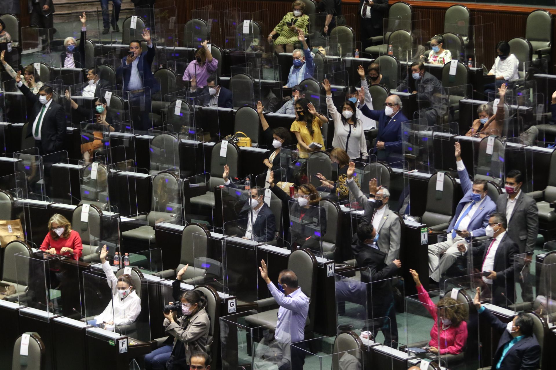 Diputados aprueban dictamen para quitar fuero al Presidente; pasa  al Senado