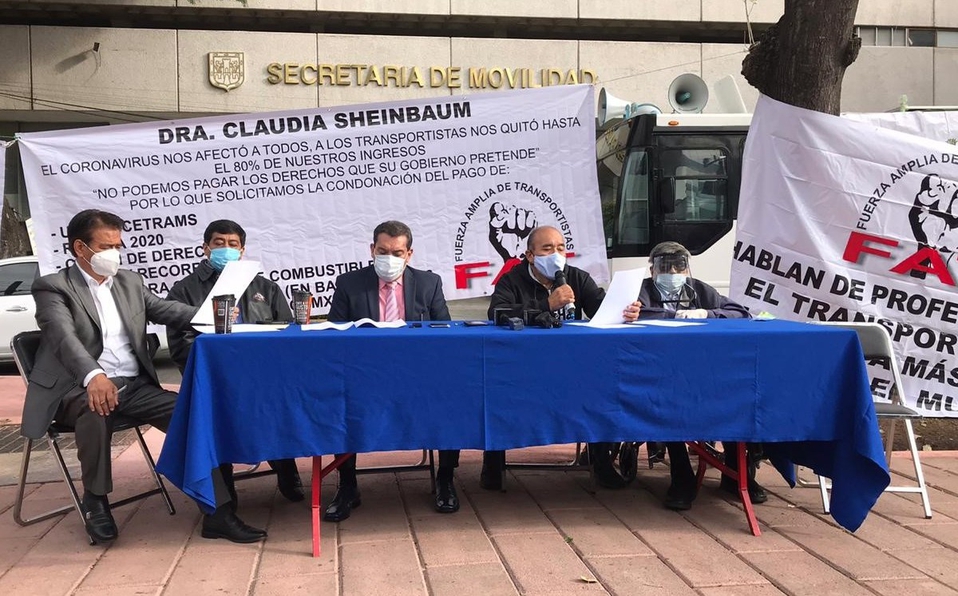 Transportistas amagan con marcha y bloqueos durante informe de Sheinbaum