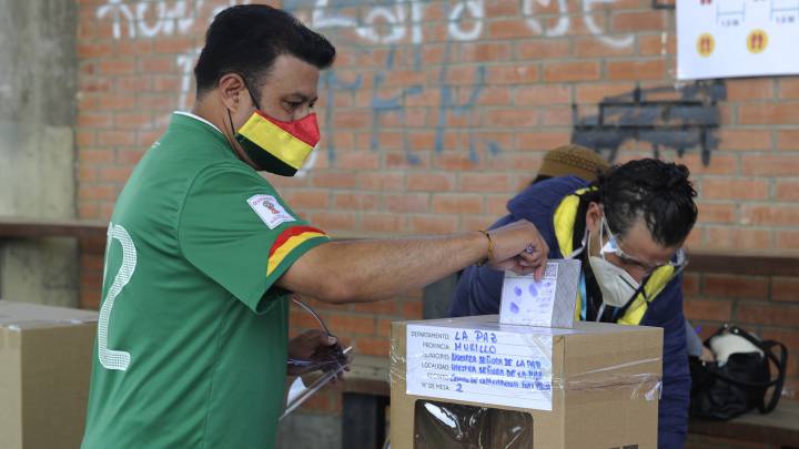 Arranca histórica elección presidencial en Bolivia