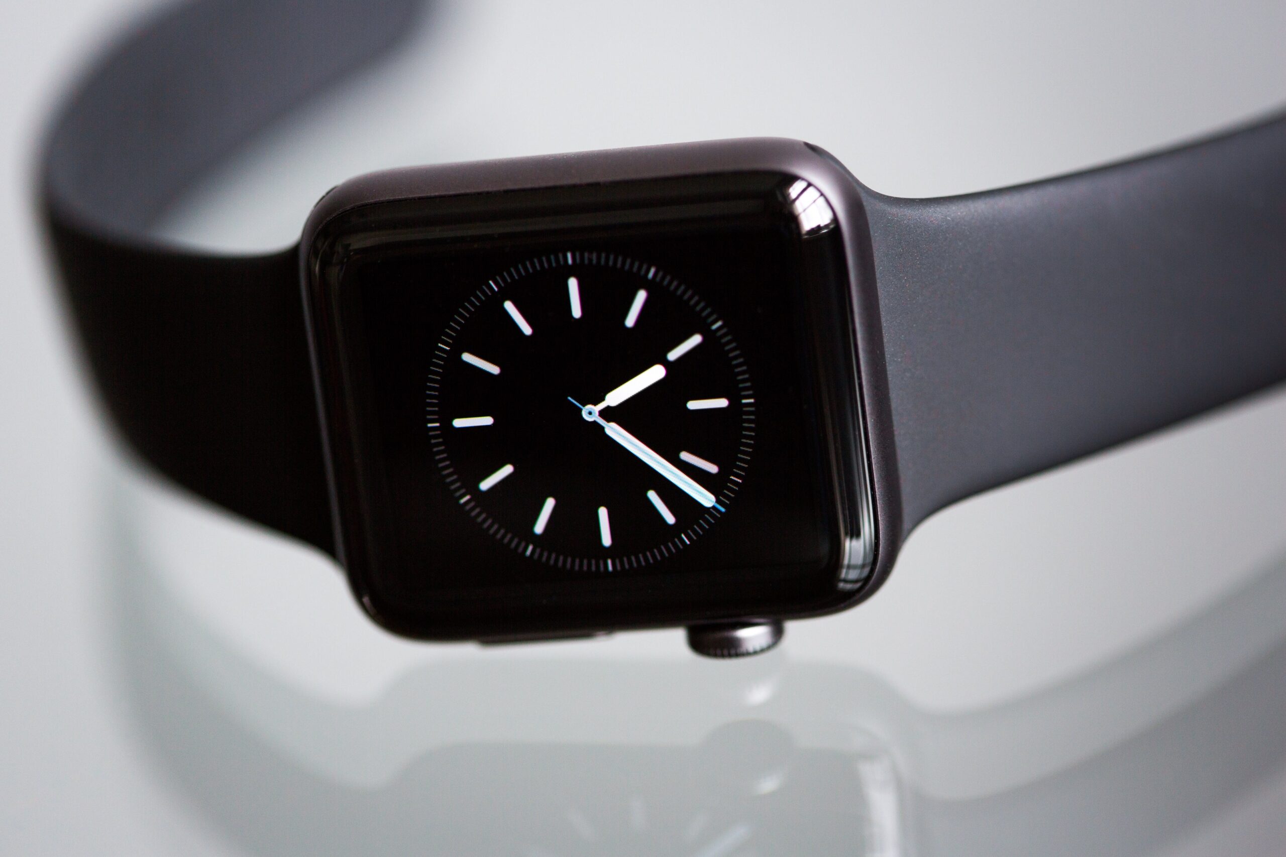 Con modelos más saludables y accesibles, Apple lanza dos nuevos relojes inteligentes