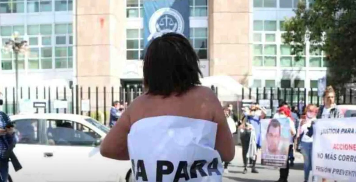 Madre se desnuda Fiscalía San Luis Potosí