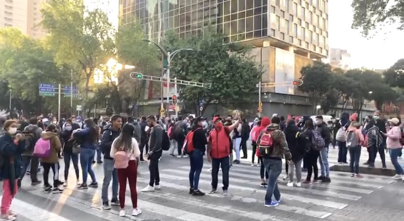 Maestros protestan en Reforma