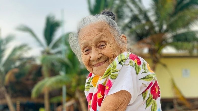 Abuelita mexicana vio por primera vez el mar a sus 94 años