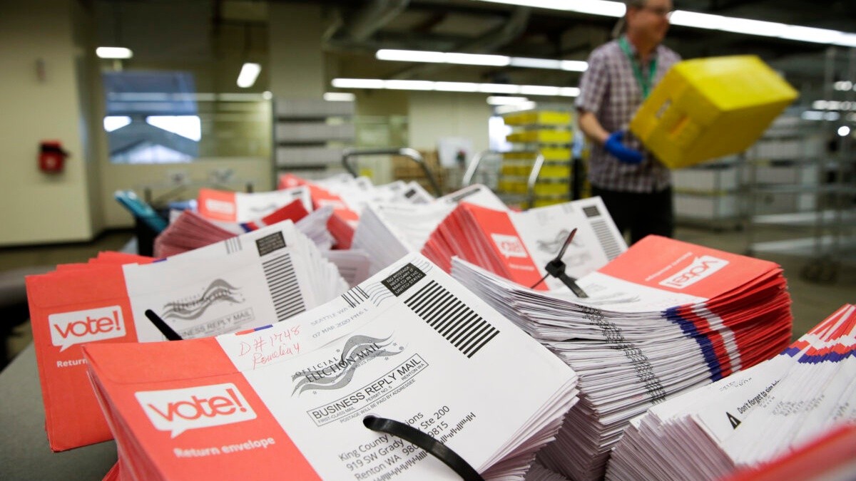 Ordenan retirar buzones falsos para el voto por correo en EU