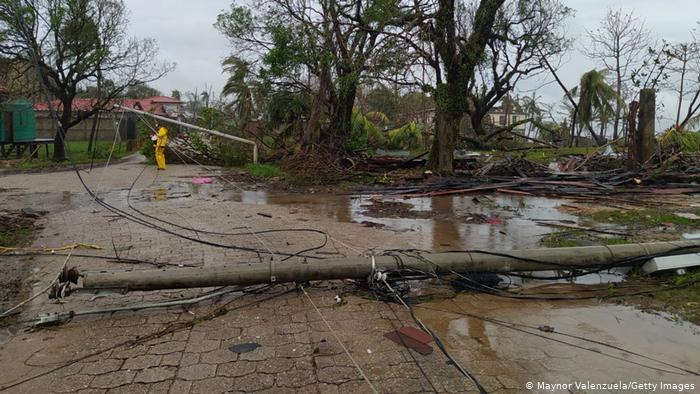Iota se degrada a depresión tropical en El Salvador, tras dejar más de una decena de muertos
