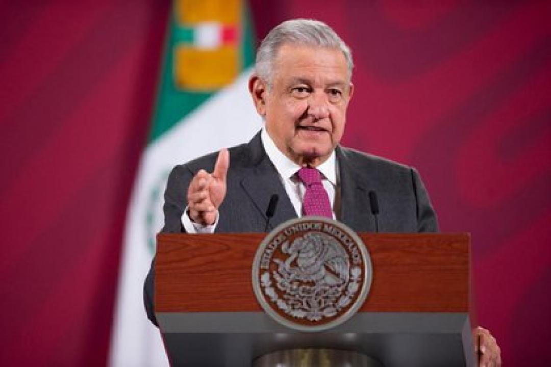 Aguinaldo donado por funcionarios servirá para comprar ambulancias: AMLO