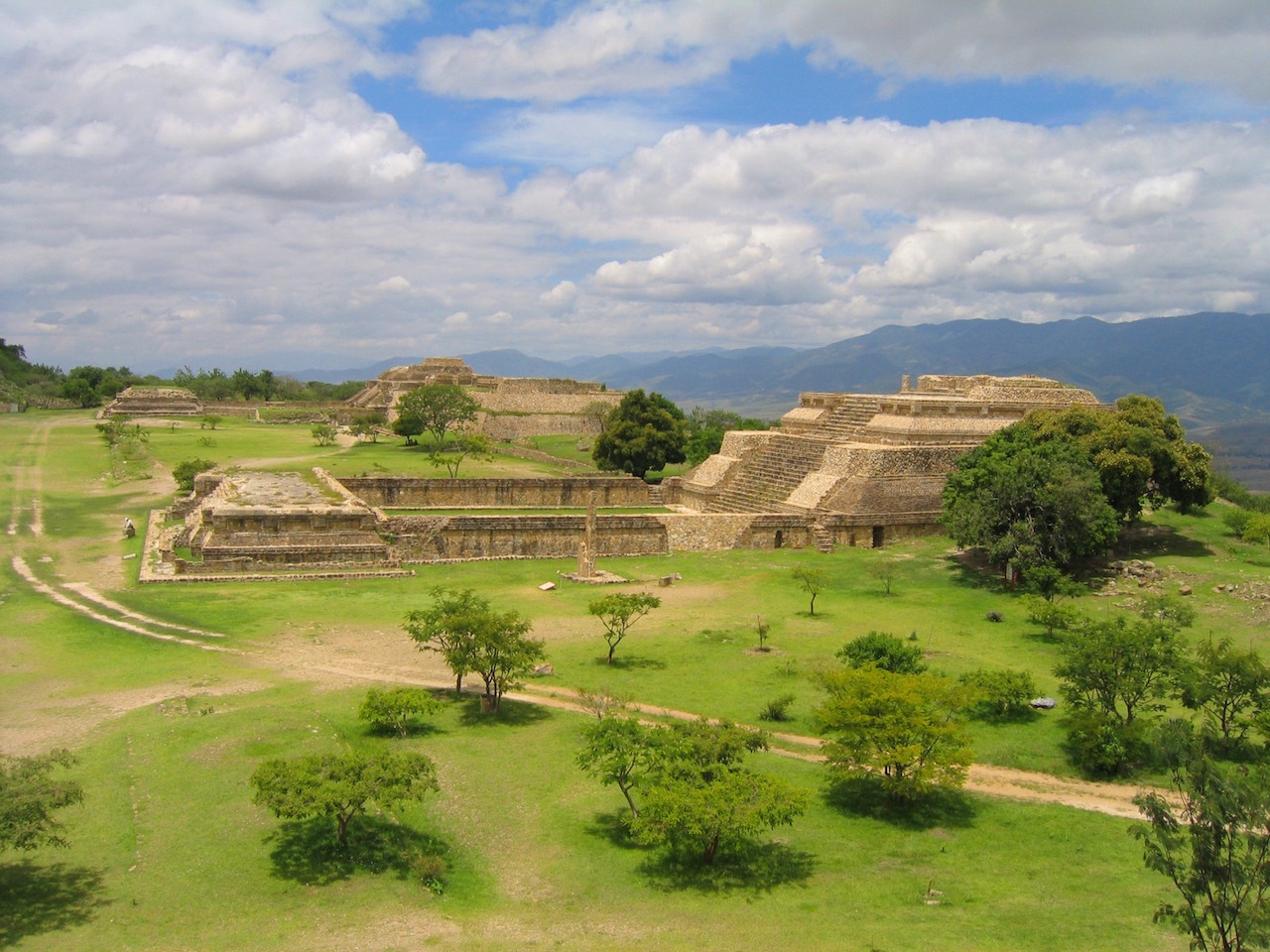 Reabren zona arqueológica de Monte Albán