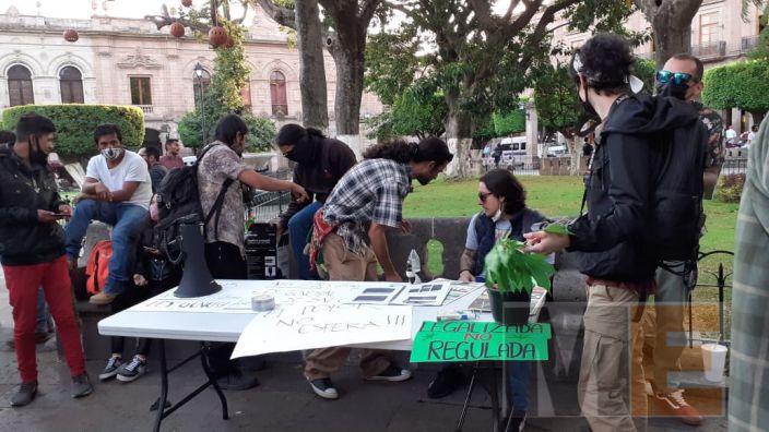 Policía de Michoacán ejecuta razia vs decenas de jóvenes consumidores de cannabis