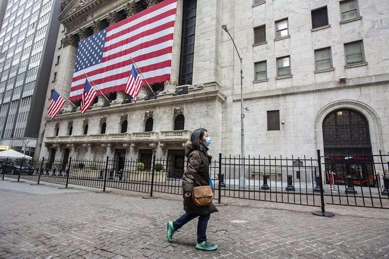 Wall Street se mueve en alza durante el día de elecciones