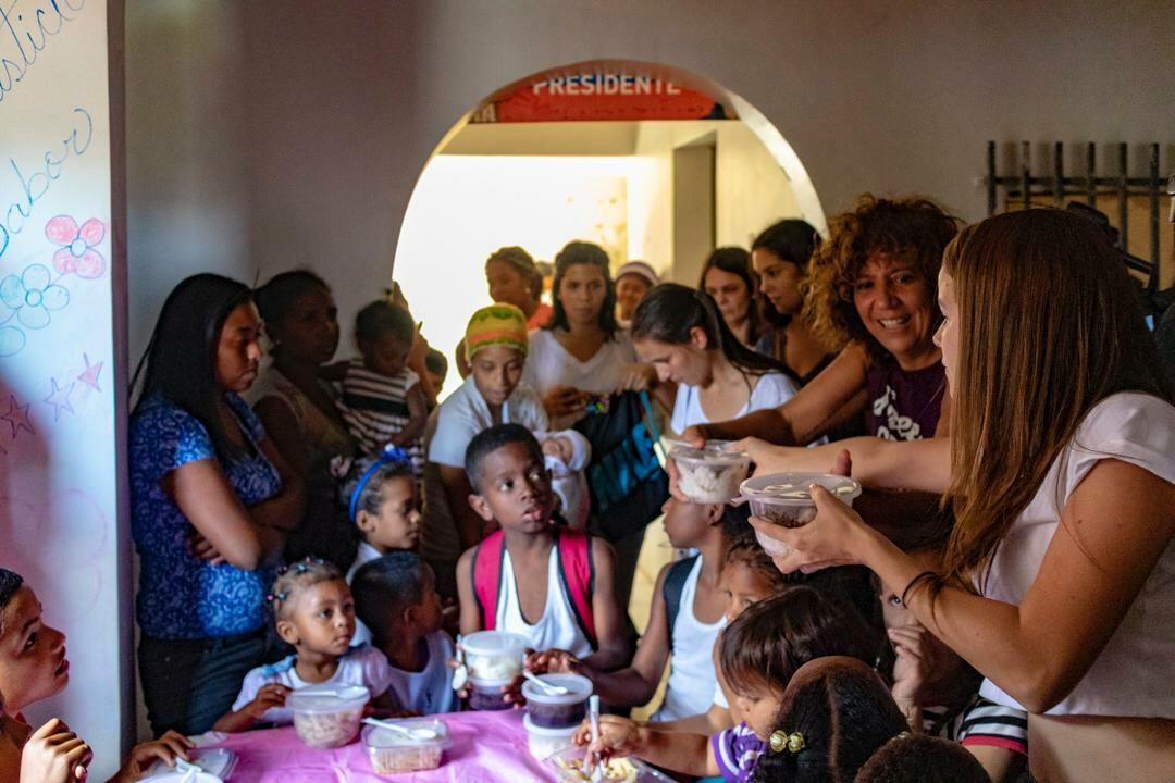 ONG venezolana que alimenta a miles de niños denuncia bloqueo de sus cuentas bancarias
