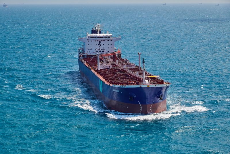 Reportan que barco cargado con explosivos atacó petrolero en Arabia Saudita