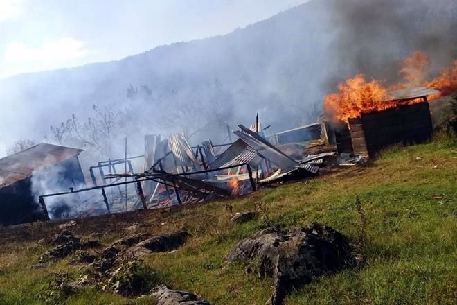 Atacan a indígenas y queman 30 casas en Chiapas