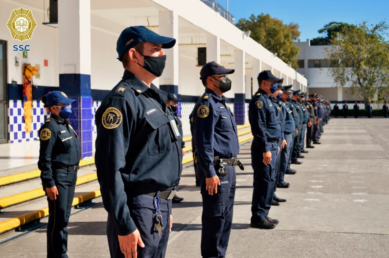 SSC reconoce a policías por una década de servicio