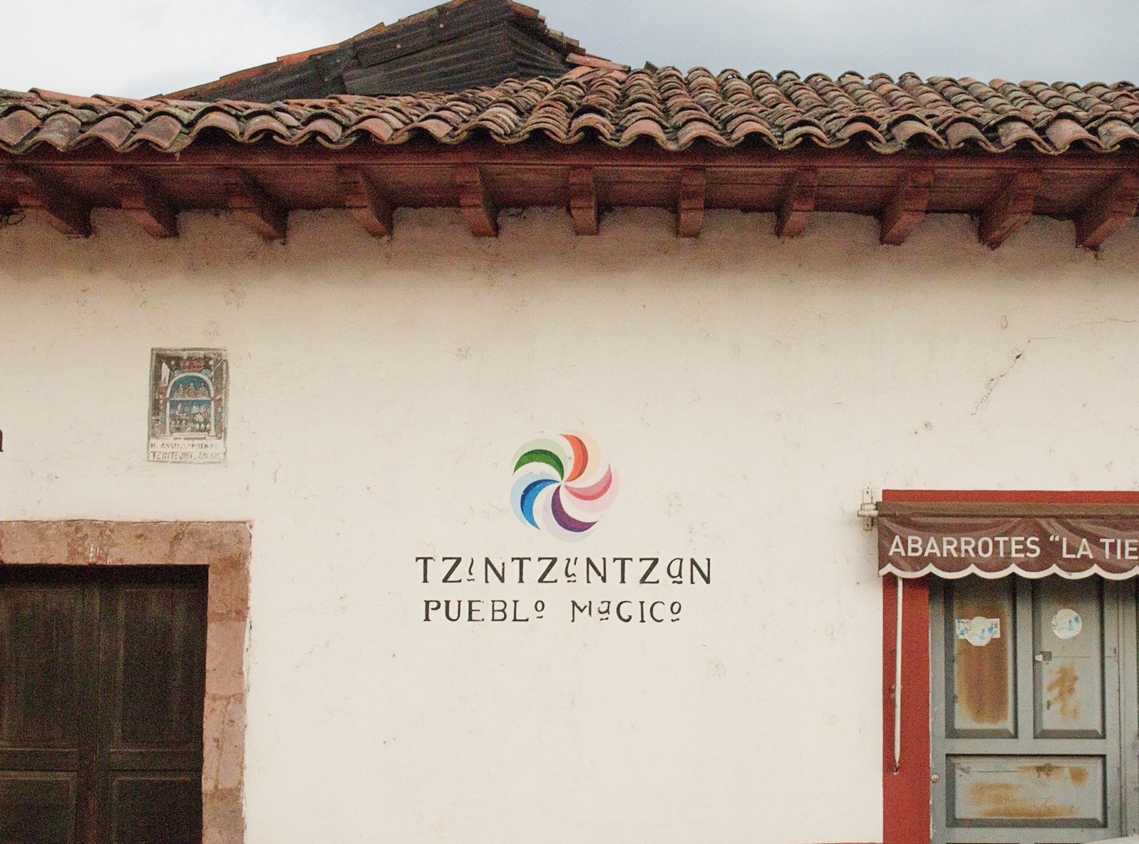 Tzintzuntzan, Pueblo Mágico y lugar de colibríes en Michoacán