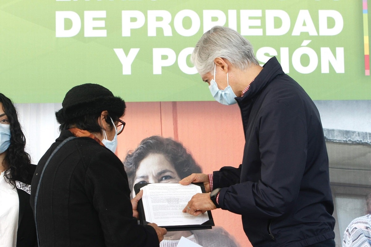 Más de 33 mil familias mexiquenses beneficiadas con la entrega de títulos de propiedad y posesión: Del Mazo