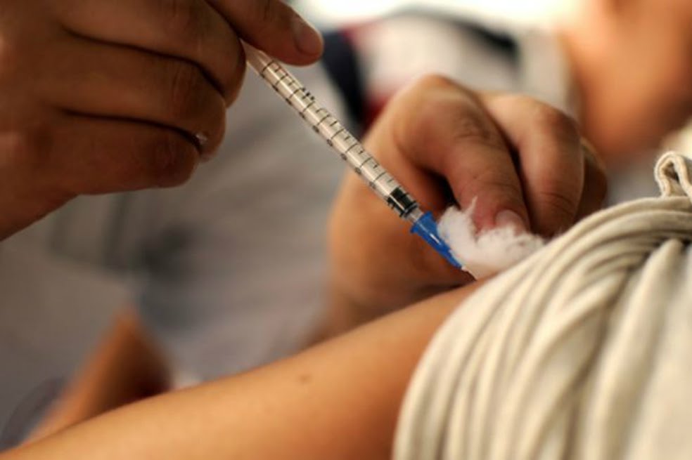 ley francesa podría prohibir circulación a ciudadanos que no se vacunen contra el covid