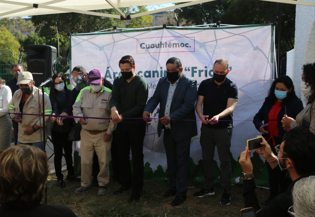 inauguran área canina en Tlatelolco