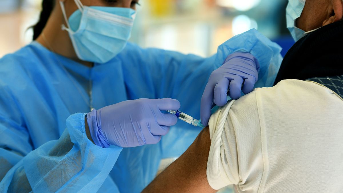 Más de un millón de personas han recibido la primera dosis de la vacuna contra el covid-19 en EU