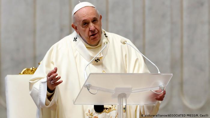 Papa Francisco autoriza que las mujeres sean lectoras y acólitas