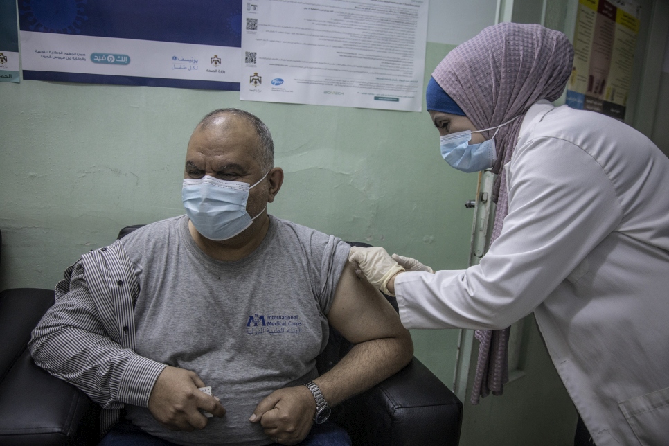 Jordania se convierte en el primer país en vacunar a refugiados