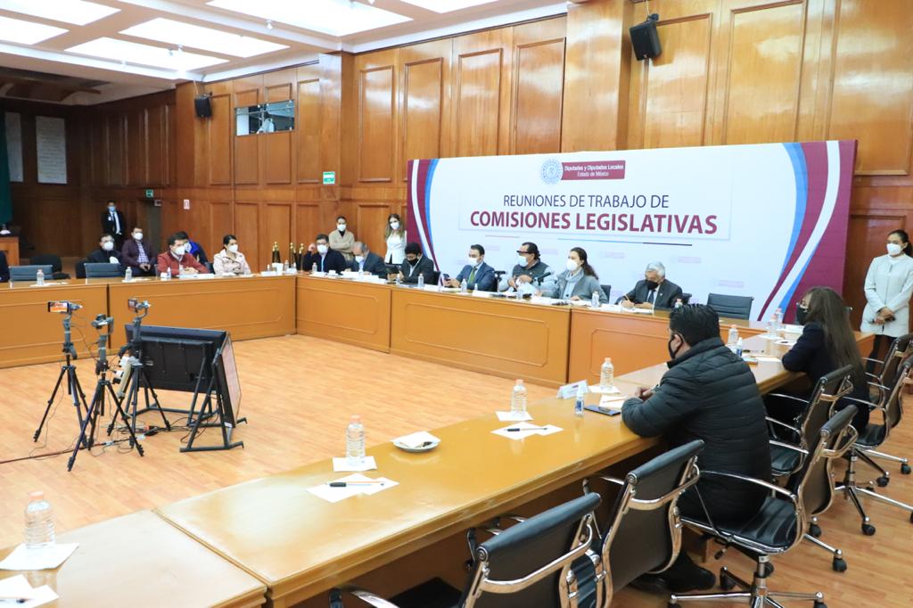 Avalan en comisiones reducir cobro de uso de suelo a comerciantes