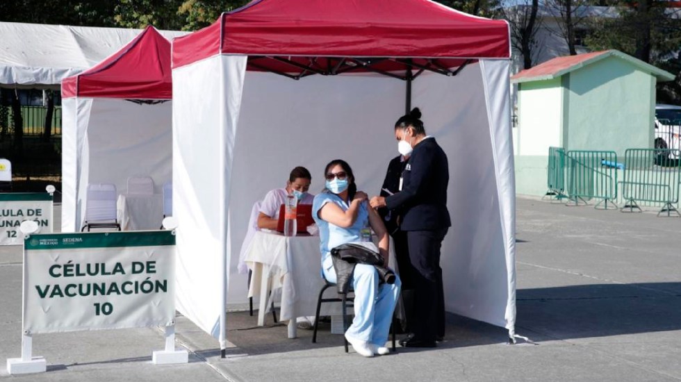 Dos enfermeras han resultado afectadas en México por vacuna Covid