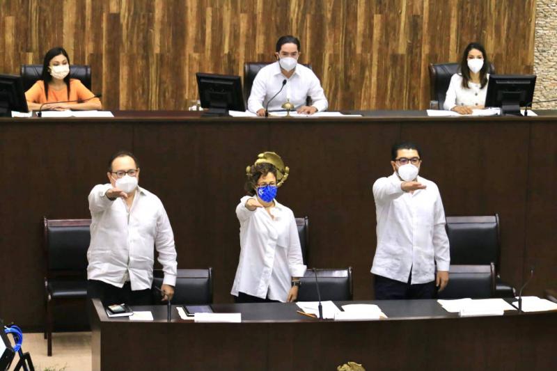 Funcionarios estatales rinden cuentas ante Congreso de Yucatán